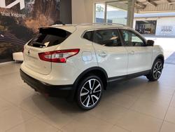 2017 Nissan
                QASHQAI Ti