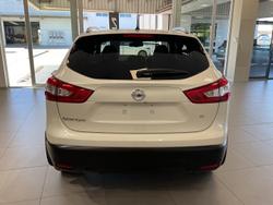 2017 Nissan
                QASHQAI Ti