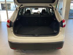 2017 Nissan
                QASHQAI Ti