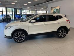 2017 Nissan
                QASHQAI Ti