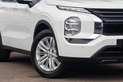 2023 Mitsubishi
                Outlander ES