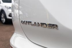 2023 Mitsubishi
                Outlander ES