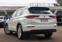 2023 Mitsubishi
                Outlander ES