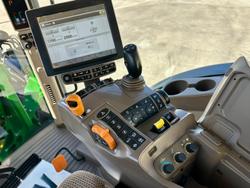 2016 John Deere 7210R