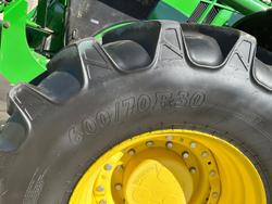 2016 John Deere 7210R