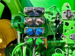 2016 John Deere 7210R