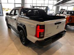 2025 Mitsubishi
Triton GSR
