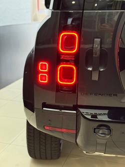 2025 Land Rover Defender 110 P400e X-Dynamic SE