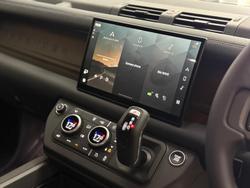 2025 Land Rover Defender 110 P400e X-Dynamic SE