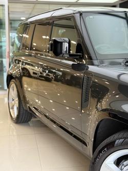 2025 Land Rover Defender 110 P400e X-Dynamic SE