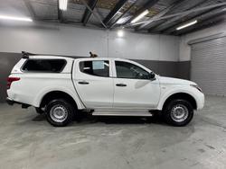 2017 Mitsubishi
Triton GLX