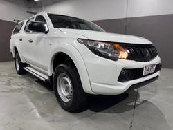 2017 Mitsubishi
Triton GLX