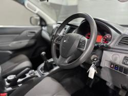 2017 Mitsubishi
Triton GLX