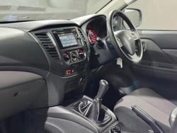 2017 Mitsubishi
Triton GLX