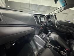 2017 Mitsubishi
Triton GLX