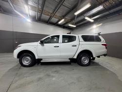2017 Mitsubishi
Triton GLX