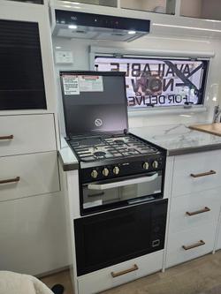 2024 Paradise MotorHomes SL CLUB DELUXE (PRICE REDUCED, IMMEDIATE DELIVERY)
