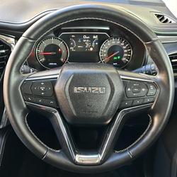 2023 Isuzu
MU-X LS-T