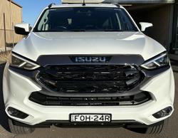 2023 Isuzu
MU-X LS-T