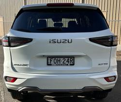 2023 Isuzu
MU-X LS-T