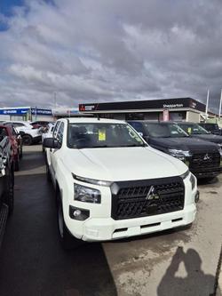 2024 Mitsubishi
Triton GLX
