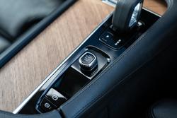 2022 Volvo
                XC90 B5 Momentum