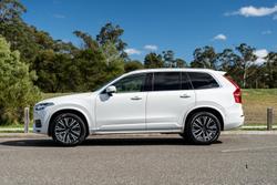 2022 Volvo
                XC90 B5 Momentum