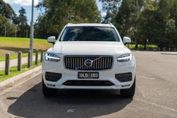 2022 Volvo
                XC90 B5 Momentum