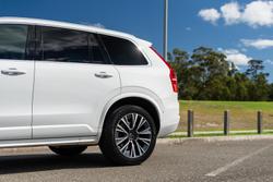 2022 Volvo
                XC90 B5 Momentum