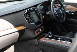 2022 Volvo
                XC90 B5 Momentum