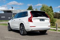 2022 Volvo
                XC90 B5 Momentum
