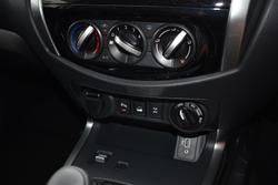 2024 Nissan
Navara ST