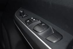 2024 Nissan
Navara ST