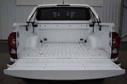 2024 Nissan
Navara ST