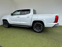 2024 Mitsubishi
Triton GLS