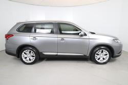 2020 Mitsubishi
                Outlander ES
