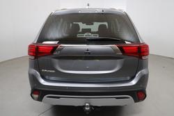 2020 Mitsubishi
                Outlander ES