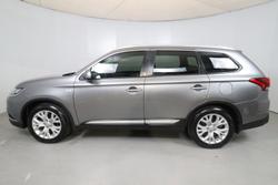 2020 Mitsubishi
                Outlander ES