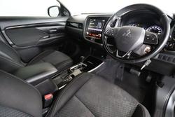 2020 Mitsubishi
                Outlander ES