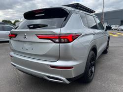 2024 Mitsubishi
Outlander LS