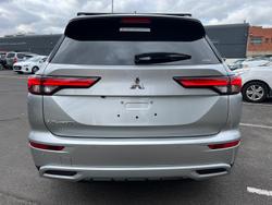 2024 Mitsubishi
Outlander LS