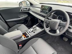 2024 Mitsubishi
Outlander LS
