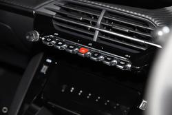 2025 Peugeot
2008 Allure Hybrid
