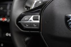 2025 Peugeot
2008 Allure Hybrid