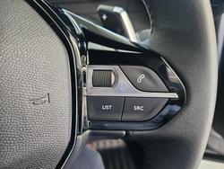 2025 Peugeot
2008 Allure Hybrid