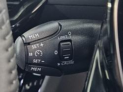 2025 Peugeot
2008 Allure Hybrid