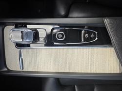 2021 Volvo
XC60 B5 Inscription
