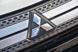 2020 Mitsubishi
                Outlander ES ADAS