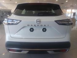 2025 Nissan
                QASHQAI ST-L
