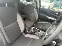 2024 Nissan Navara ST-X